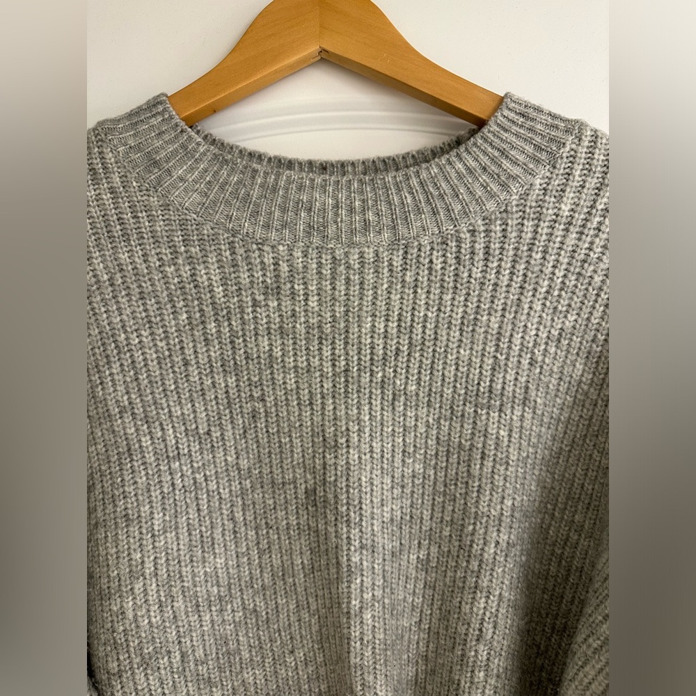 H&M Gray Ribbed Knit Sweater - Picture 4 of 5